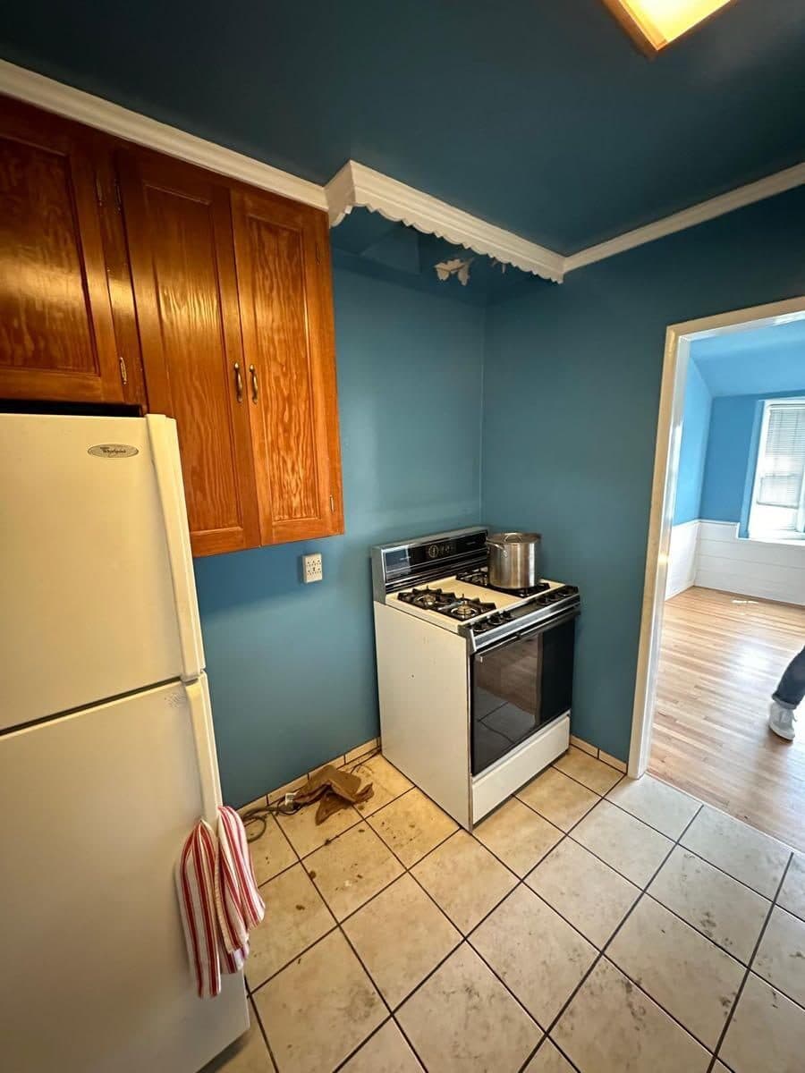 Kitchen by DMT Builders Inc in Eastside Costa Mesa (before)